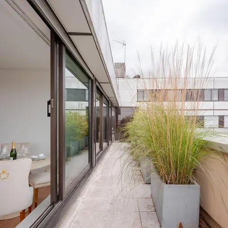 Elysee's Apartment *